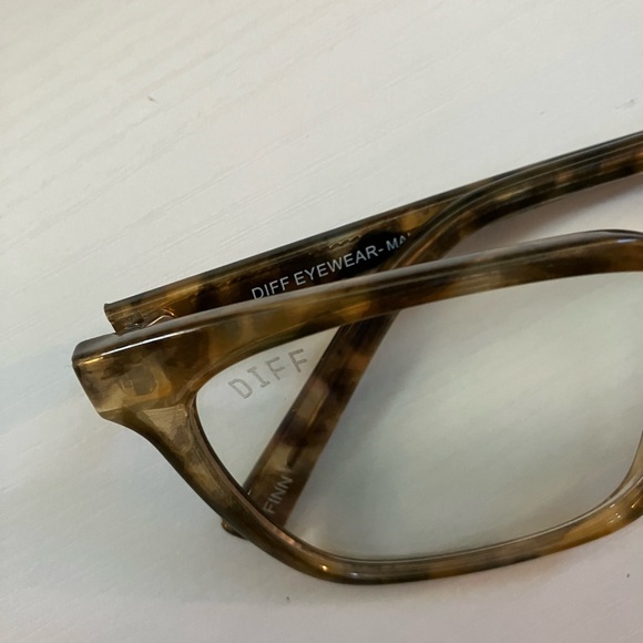 Diff Blue Blue Light Tortoiseshell Glasses - Picture 3 of 4
